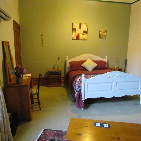 ホテル Ugbrooke Country Estate Lower Dashwood エクステリア 写真