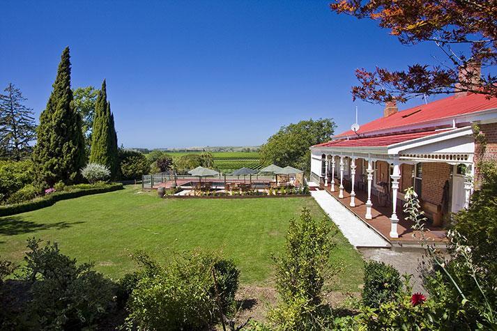 ホテル Ugbrooke Country Estate Lower Dashwood エクステリア 写真