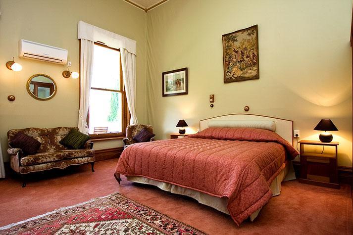 ホテル Ugbrooke Country Estate Lower Dashwood エクステリア 写真